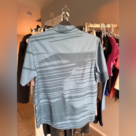 Oakley NEW WITH TAGS Men’s Tempo Print Button Down Shirt Size Medium - Picture 9 of 17